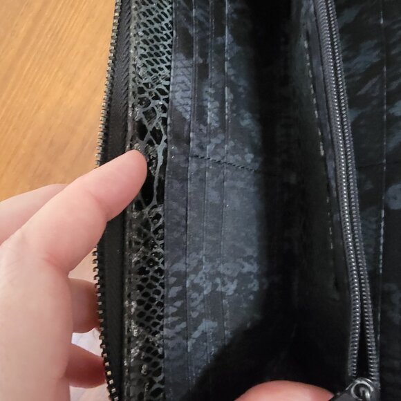 Kenneth Cole New York Black Patent Leather Clutch Purse Wallet - Picture 13 of 13